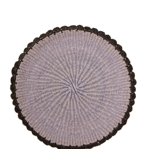 Round straw placemat with scalloped edges
