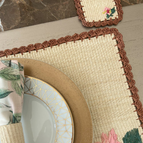 Straw placemat with handwoven flower